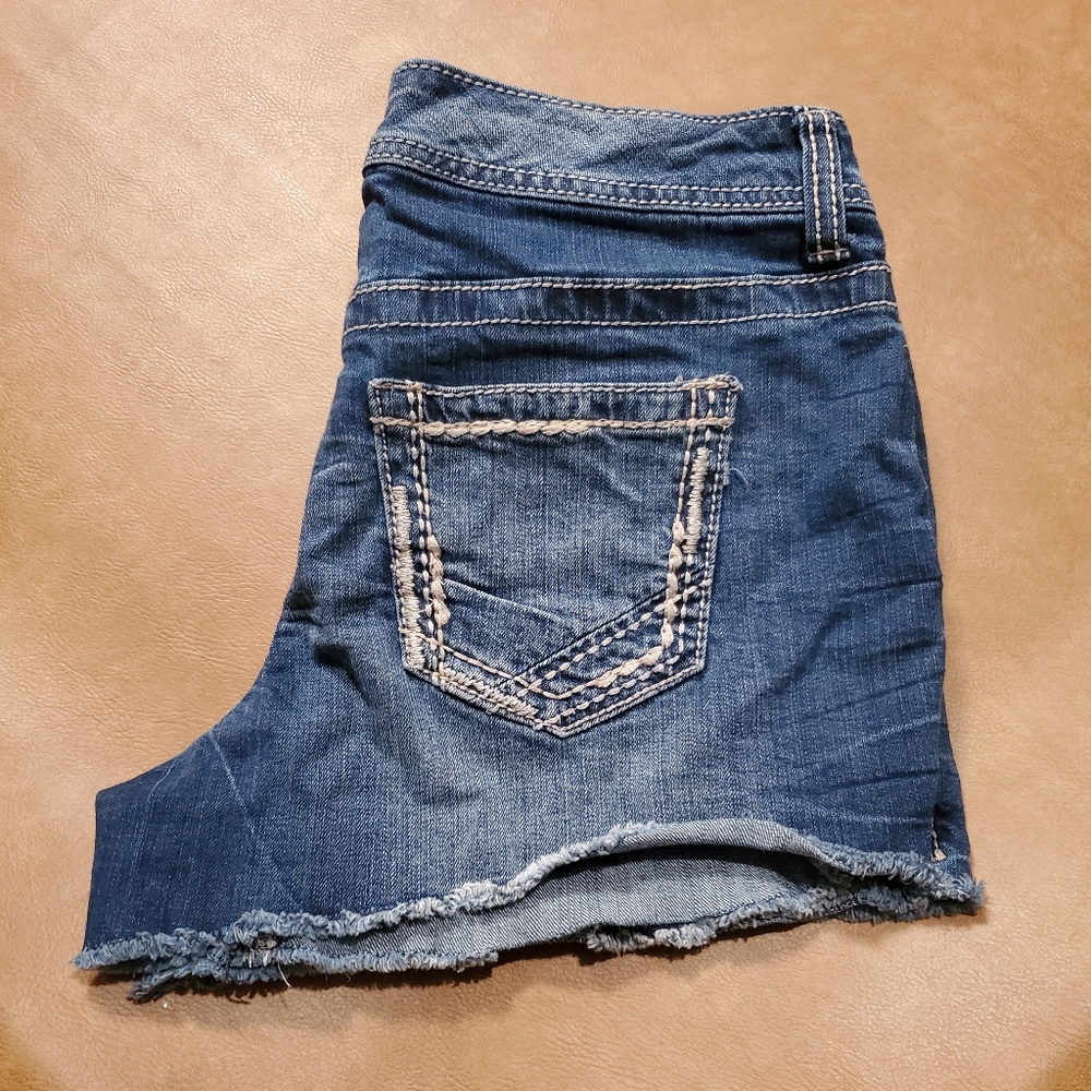 Maurices Shorts - Picture 2 of 2